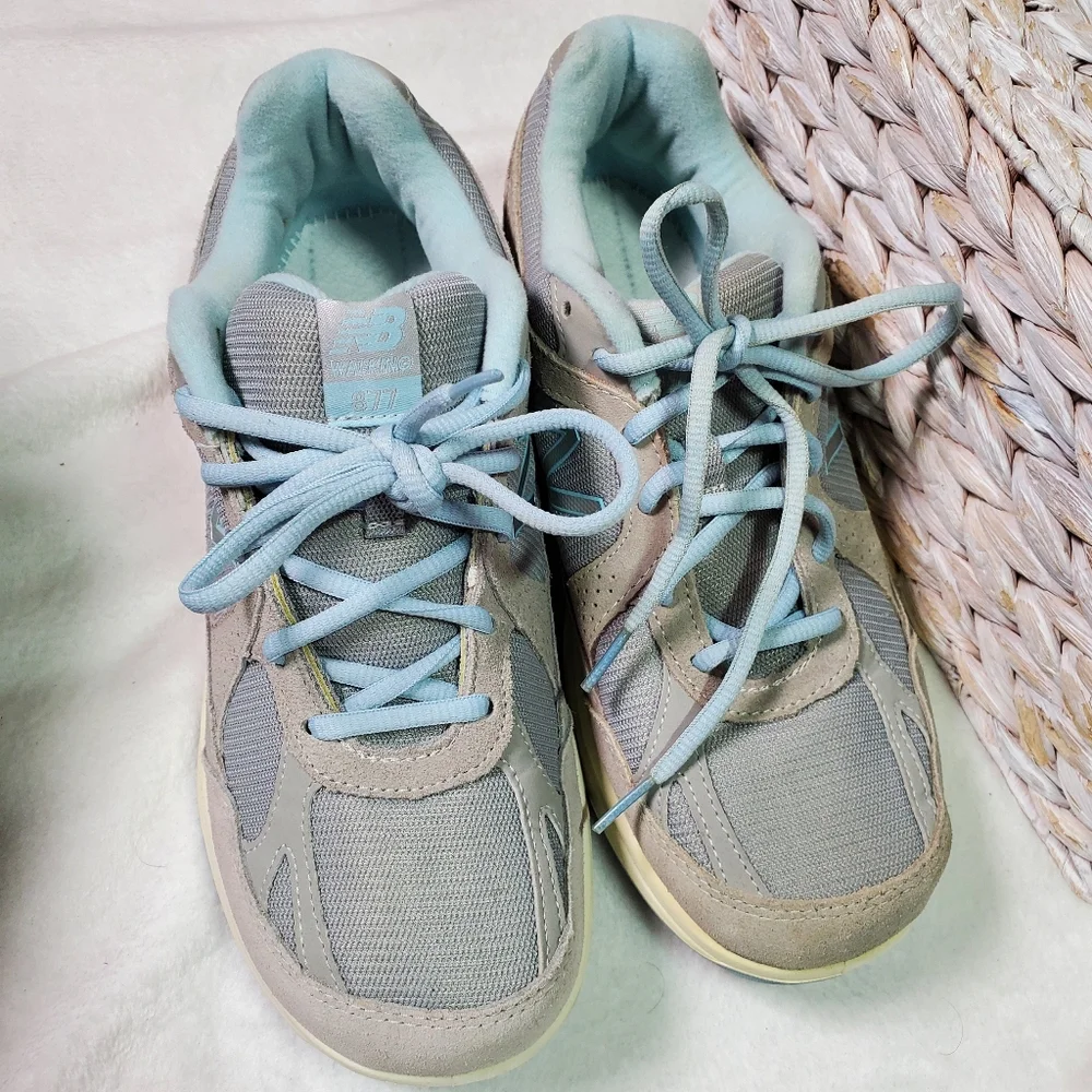 New Balance‎ Gray Blue Suede Comfort  Sneakers Size 9.5 Activewear Athleisure